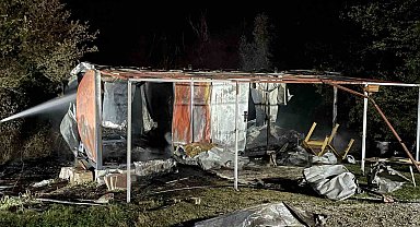 Konteyner ev alevlere teslim oldu