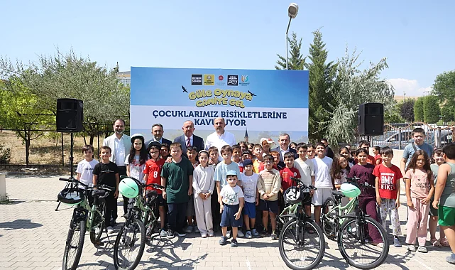 Konya'da çocuklara bisiklet sevinci