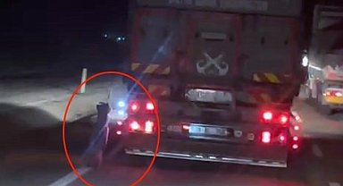 Köpeği kamyonetin arkasına bağlayıp sürükledi