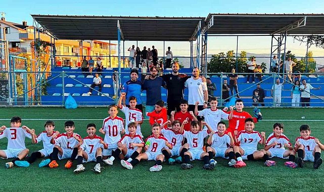 Körfez Gençlerbirliği U12 takımı minikler turnuvasında namağlup şampiyon oldu