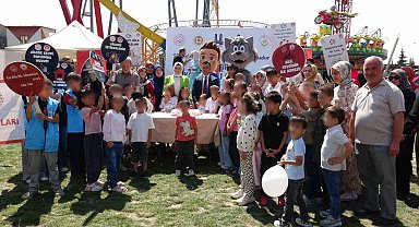 Koruyucu aileler ve çocuklar festivalde buluştu