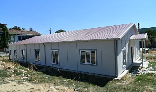 Köy okulu depreme karşı yenilendi