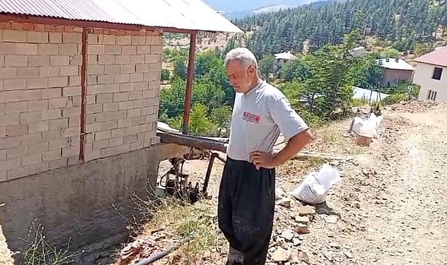 Kozan'da açıkta bırakılan su borusu vatandaşı mağdur ediyor