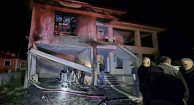 Kulu'da inşaatın garajındaki traktör yandı