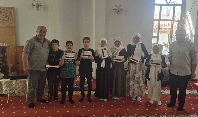 Kur'an-ı Kerim kursu çocuklara verilen hediyeler ile sona erdi
