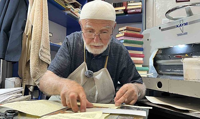 Kur'an-ı Kerim'i ciltliyor, özenle kullanılmasını istiyor