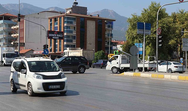 Kural tanımaz trafik magandaları kazaya davetiye çıkarıyor