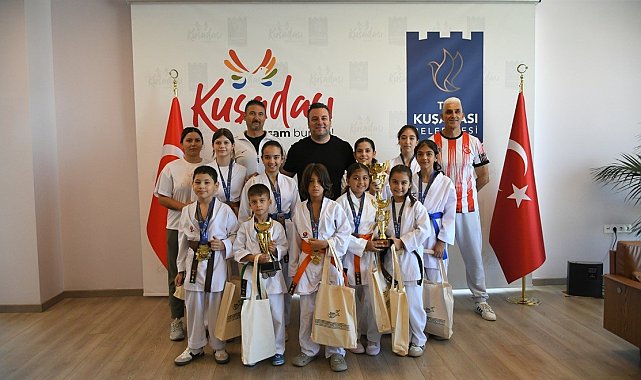 Kuşadalı genç karateciler Bursa'dan madalyalarla döndü