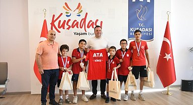 Kuşadası Belediye Başkan Vekili Demirtaş şampiyon güreşçileri ağırladı