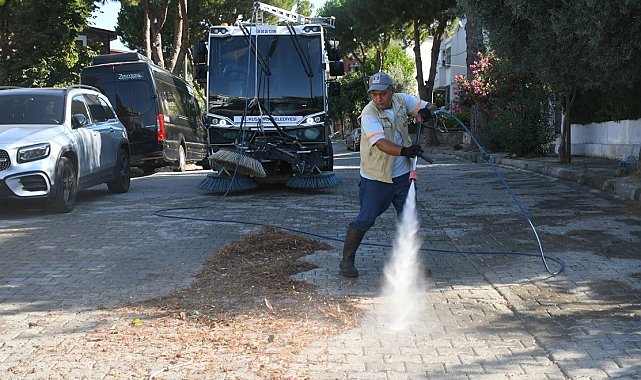 Kuşadası Belediyesi'nden yaz sezonunda yoğun temizlik mesaisi
