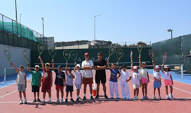 Kuşadası'nda minik raketler geleceğe hazırlanıyor