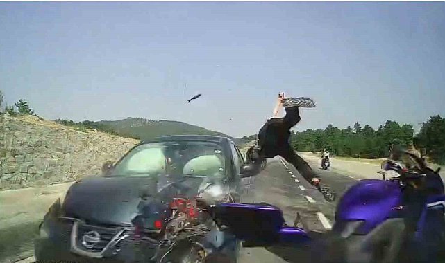 Kütahya'da 3 araçlı zincirleme kaza: 4 yaralı