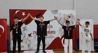 Kütahya'da 30 Ağustos Yıldızlar Taekwondo Zafer Kupası'nda ödül heyecanı