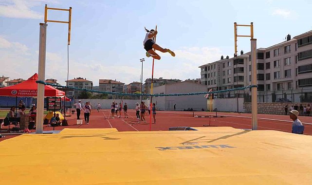 Kütahya'da 30 Ağustos Zafer Kupası'nda atletizm heyecanı sona erdi