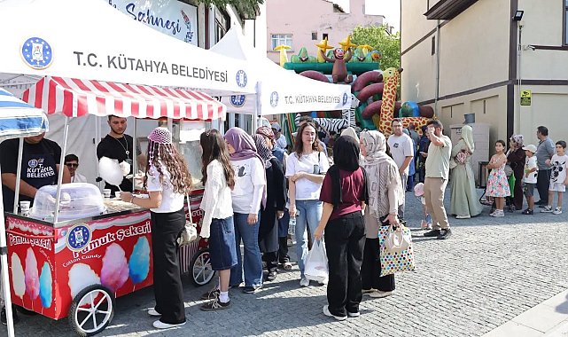 Kütahya'da çocuklar Germiyan Sokak'ta doyasıya eğlendi