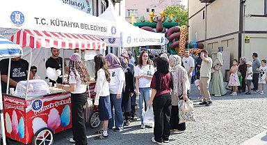 Kütahya'da çocuklar Germiyan Sokak'ta doyasıya eğlendi