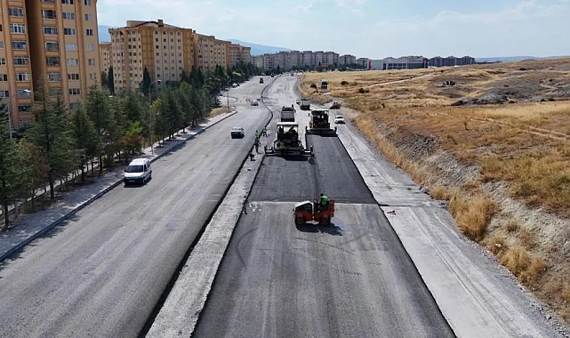 Kütahya'da asfalt çalışmaları sürüyor