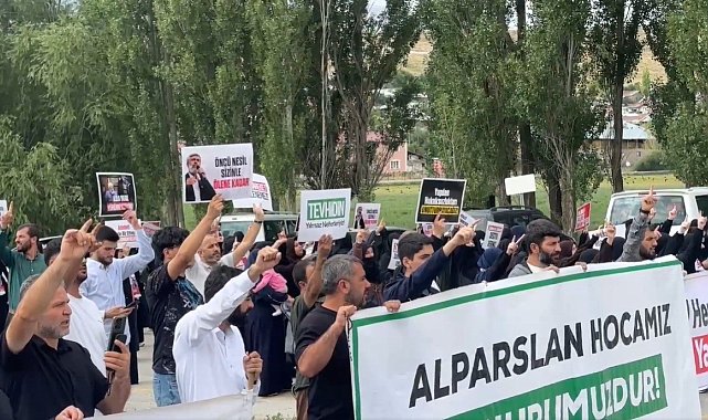 Kuytul taraftarları Erzurum'da cezaevi önünde izinsiz gösteri yaptı