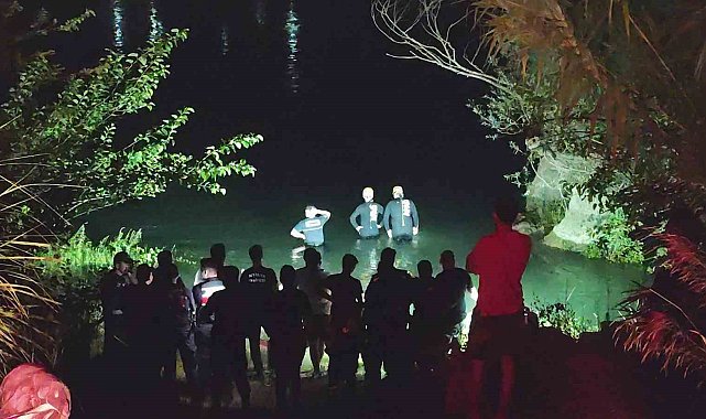 Manavgat Şelalesi'nde adacıkta mahsur kalan 6 kişi kurtarıldı
