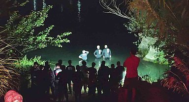Manavgat Şelalesi'nde adacıkta mahsur kalan 6 kişi kurtarıldı
