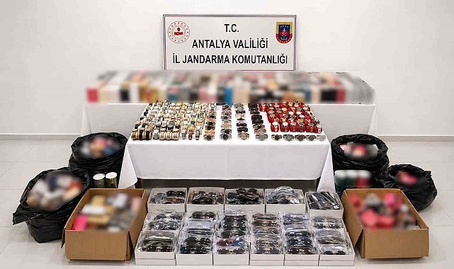 Manavgat'ta 4 milyon 350 bin liralık gümrük kaçağı ürün ele geçirildi
