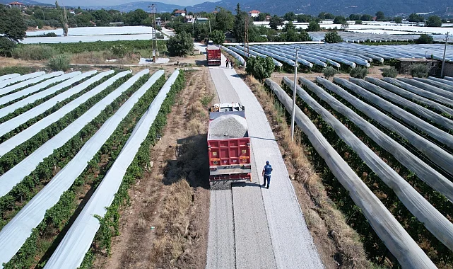 Manisa Sarıgöl'de hasat öncesi yollar yenileniyor