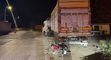 Manisa'da motosiklet park halindeki tıra çarptı: 1 ölü
