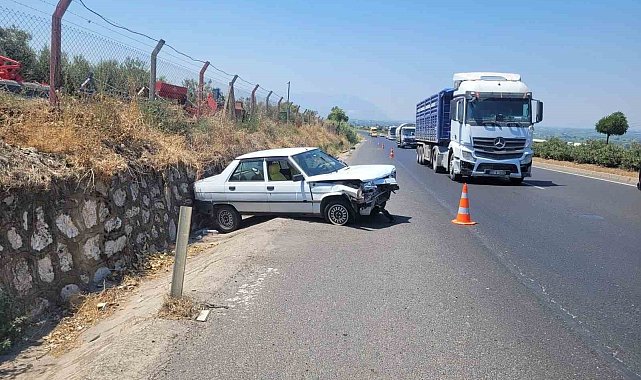 Manisa'da tır ile otomobil çarpıştı: 2 yaralı
