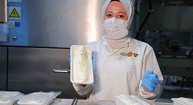 Maraş dondurmasında sıcak mesaisi: Yıllık üretim 120 bin tona ulaştı