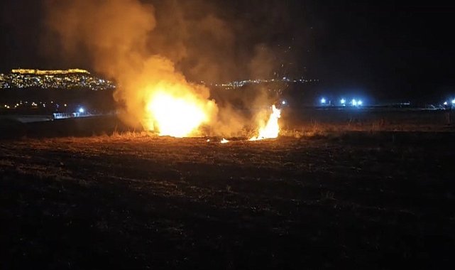 Mardin'de seyir halindeki otomobil alev aldı
