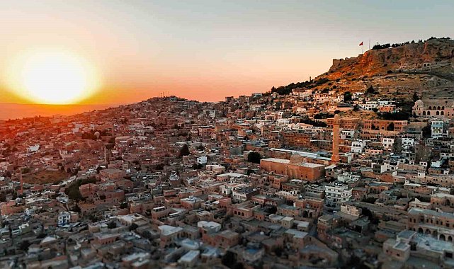 Mardin'in tarihi mekanları izleyenleri kendinden geçirdi