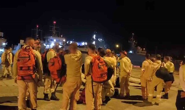 Marmaris'te arazözler çıkarma gemileriyle bölgeye gidiyor