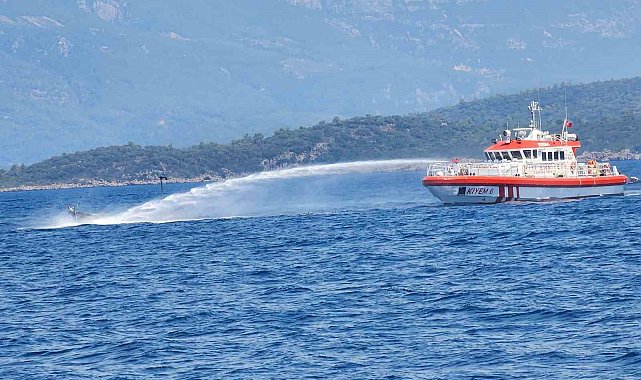 Marmaris'te demirli yelkenli tekne alevlere teslim oldu