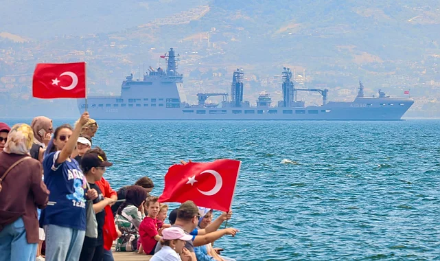 Mavi Vatan gururu Körfez'i sardı... İzmit Körfezi'nde tarihi geçiş
