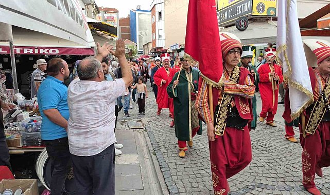 Mehteran takımını gören adam adeta çocuklar gibi sevindi