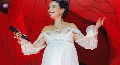 Melike Şahin'den Harbiye'de unutulmaz gece