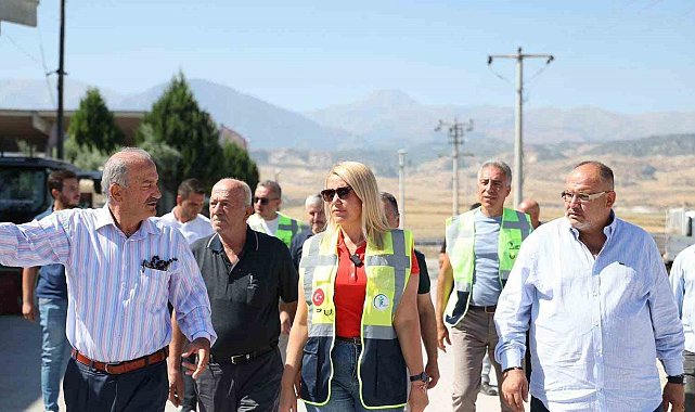 Merkezefendi'de yol çalışmaları hız kesmeden devam ediyor