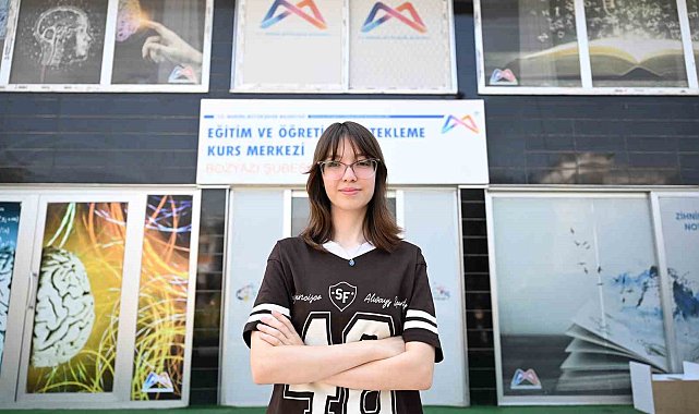 Mersin Büyükşehir Belediyesinin Kurs Merkezi ile önce liseyi ardından üniversiteyi kazandı