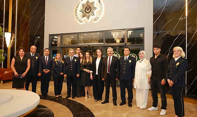 Mersin Emniyet Müdürü Aktaş, terfi eden 5 müdür ve aileleriyle bir araya geldi