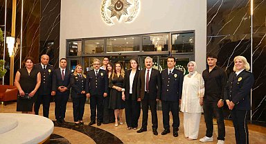 Mersin Emniyet Müdürü Aktaş, terfi eden 5 müdür ve aileleriyle bir araya geldi