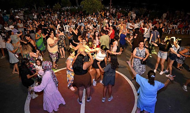 Mersin'de 'Yaz Dostum' konserleri vatandaşları müzikle buluşturuyor