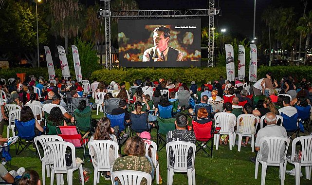 Mersin'de açık havada sinema keyfi