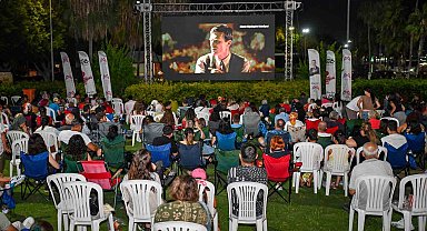 Mersin'de açık havada sinema keyfi