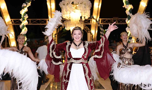 Mersin'de Amerikalı geline Türk düğünü