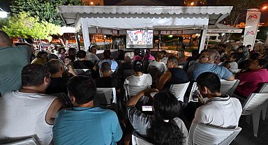Mersin'de özel bireyler açık havada sinema keyfi yaşadı