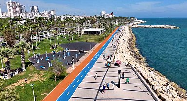 Mersin'in 560 bin metrekarelik Kültür Parkında bakım çalışmaları sürüyor