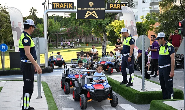 Mersin'de çocuklar trafik kurallarını öğreniyor