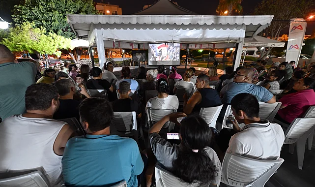 Mersin'de Engelsiz Yaşam Parkı'nda açık hava sinema keyfi