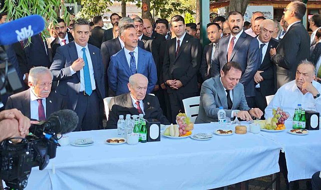 MHP Lideri Bahçeli, Ahlat'ta partililer ve vatandaşlarla buluştu