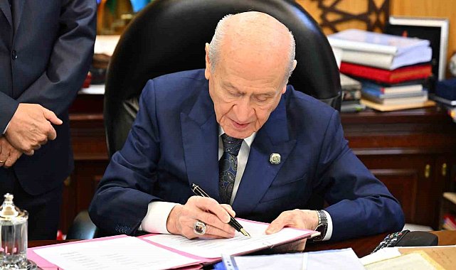 MHP'den Bahçeli'nin "Terörsüz Türkiye" için attığı imzaya vurgu